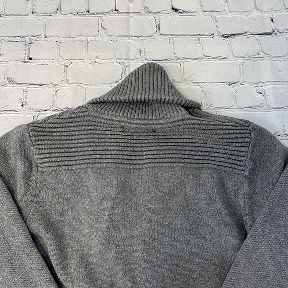 Guess Sweater - Picture 6 of 7